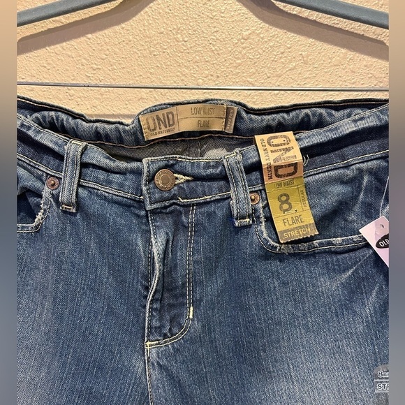 Old‎ Navy Low Rise Flare Jeans - Size 8R - NWT - Picture 4 of 6
